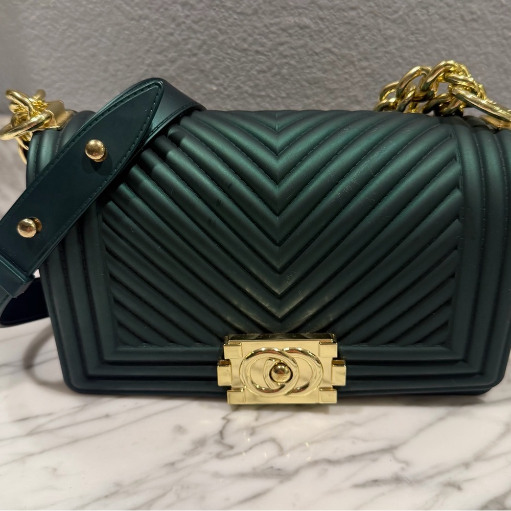 Elegant Green Quilted Shoulder Bag